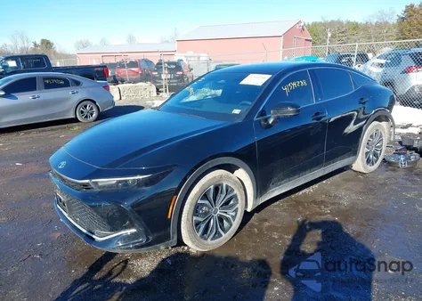 2024 Toyota Crown Xle z USA, uszkodzony, nr VIN JTDAAAAF1R3024782